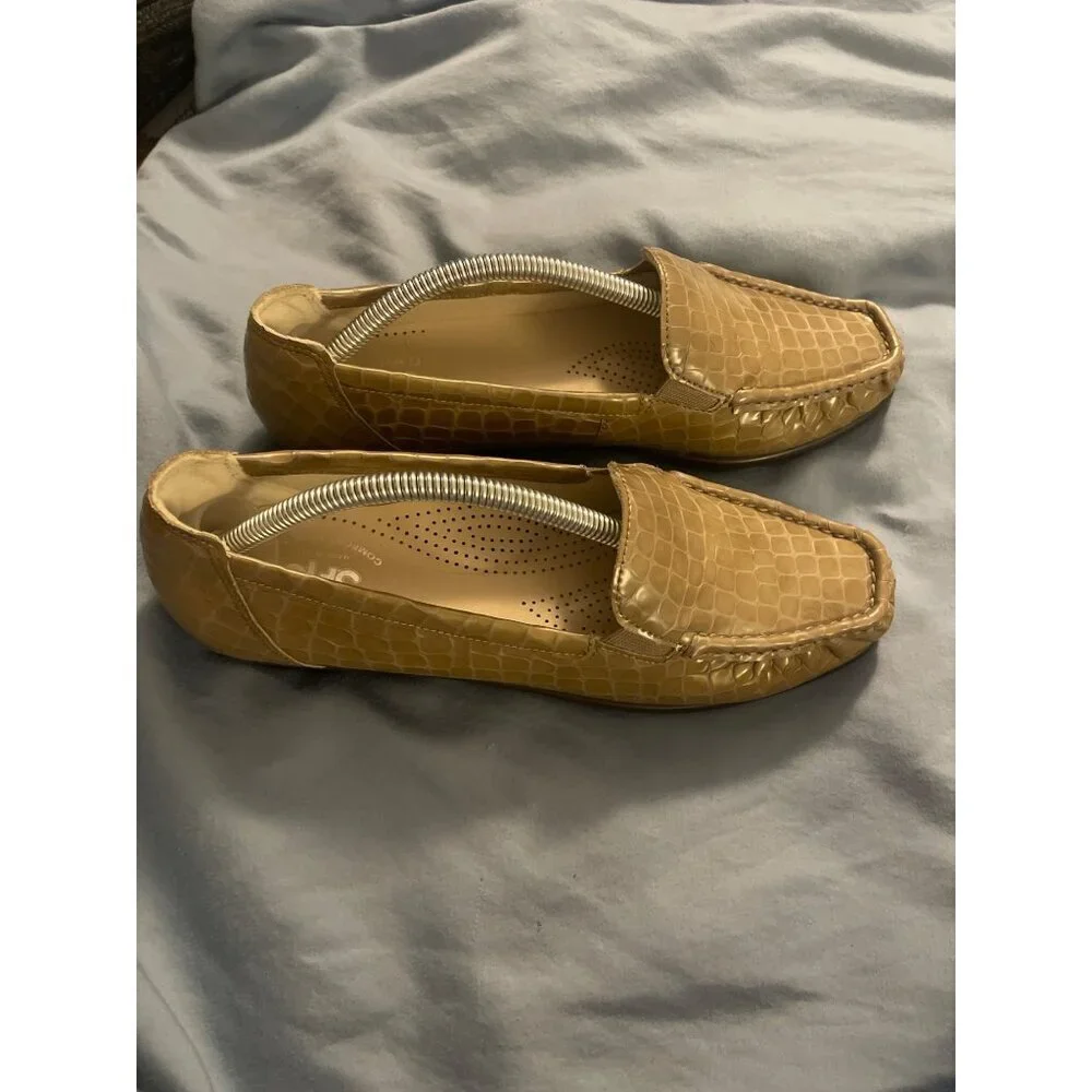 SAS Beige Croc-Embossed Leather Loafers‎ Size 8N Comfort Foot Bed USA